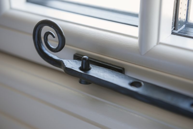 R9 hardware glazerite